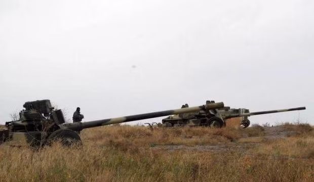 Các chuyên gia cho rằng, việc gửi vũ khí này tới Ukraine rất có thể là Nga củng cố các vị trí hiện tại ở sâu trong hậu phương các vùng kiểm soát. Cuộc tấn công sắp tới của Ukraine sẽ buộc quân đội Nga phải sử dụng các loại pháo hiện đại hơn. Điều này khiến MT-12 trở thành “người bảo vệ phía sau”.