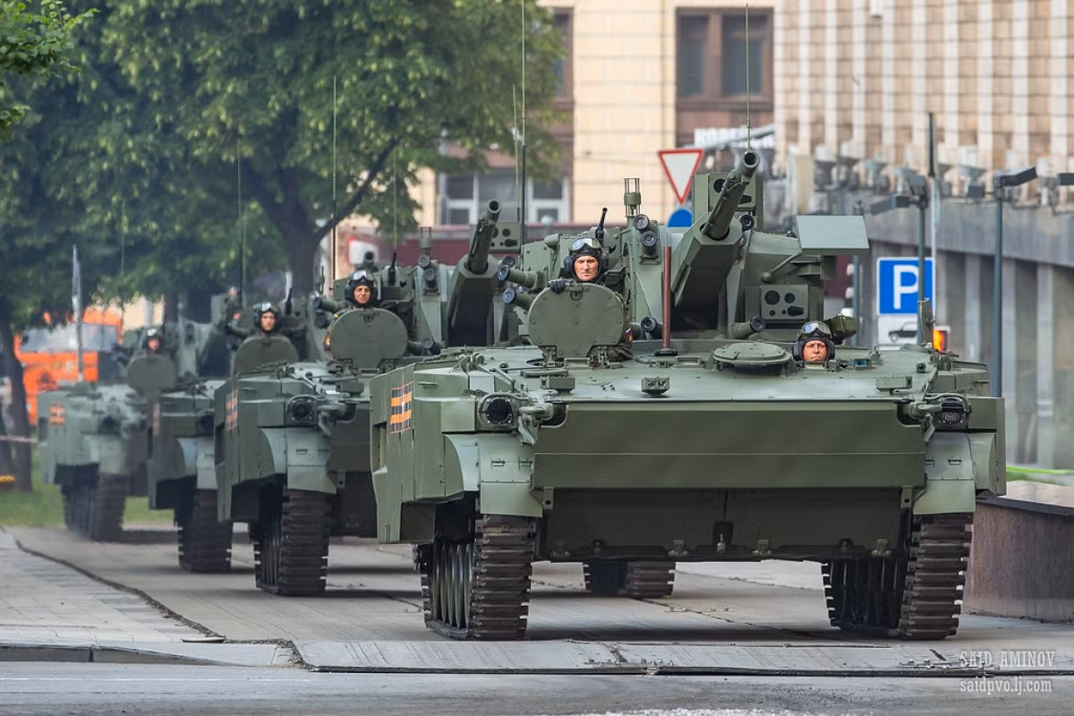 Hệ thống phòng không Derivatsiya tích hợp các hệ thống phát hiện và theo dõi thụ động, sử dụng thiết bị ngắm nhiệt thay vì radar để phát hiện và theo dõi các mục tiêu trên không.