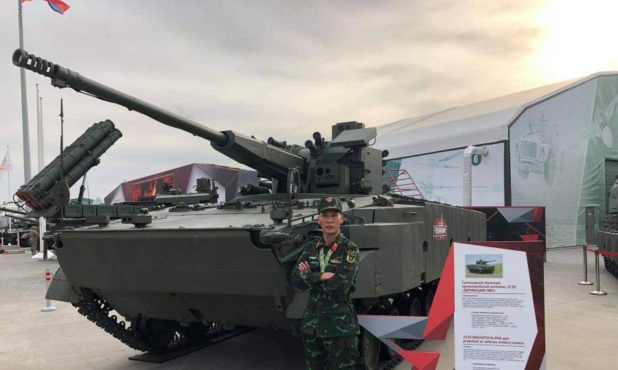 Nó có thể phát hiện máy bay tấn công mặt đất A-10 Thunderbolt II ở cự li lên tới 6.400-12.300m tùy thuộc vào chế độ làm việc, các UAV nhỏ như IAI Bird Eye 400 - cự li 700-4.900m. Khí tài trinh sát quang điện tử có trường quan sát rộng, bao quát 360 độ với tầm rà quét trên 12km.