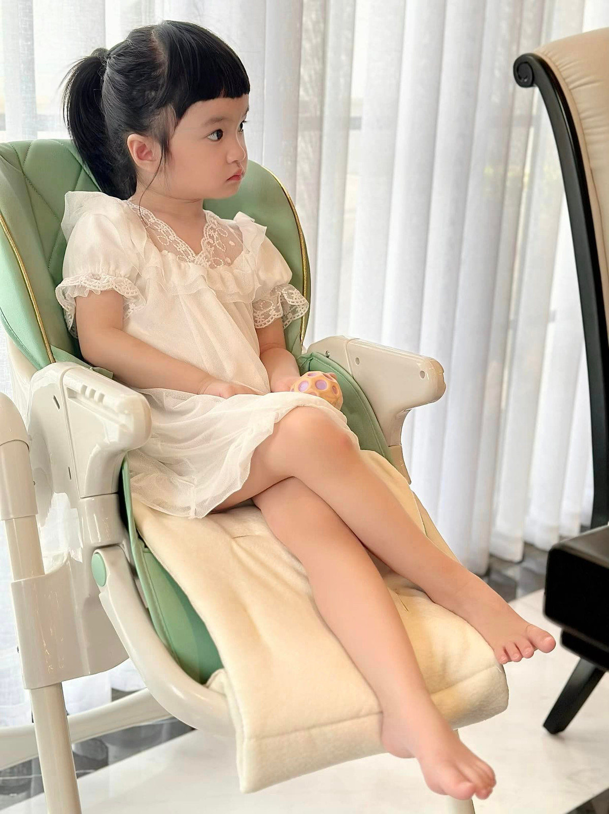 Nhóc tì sở hữu diện mạo xinh đẹp như thiên thần. Đoàn Di Băng cho rằng, Bing Bing giống ba nhiều hơn.