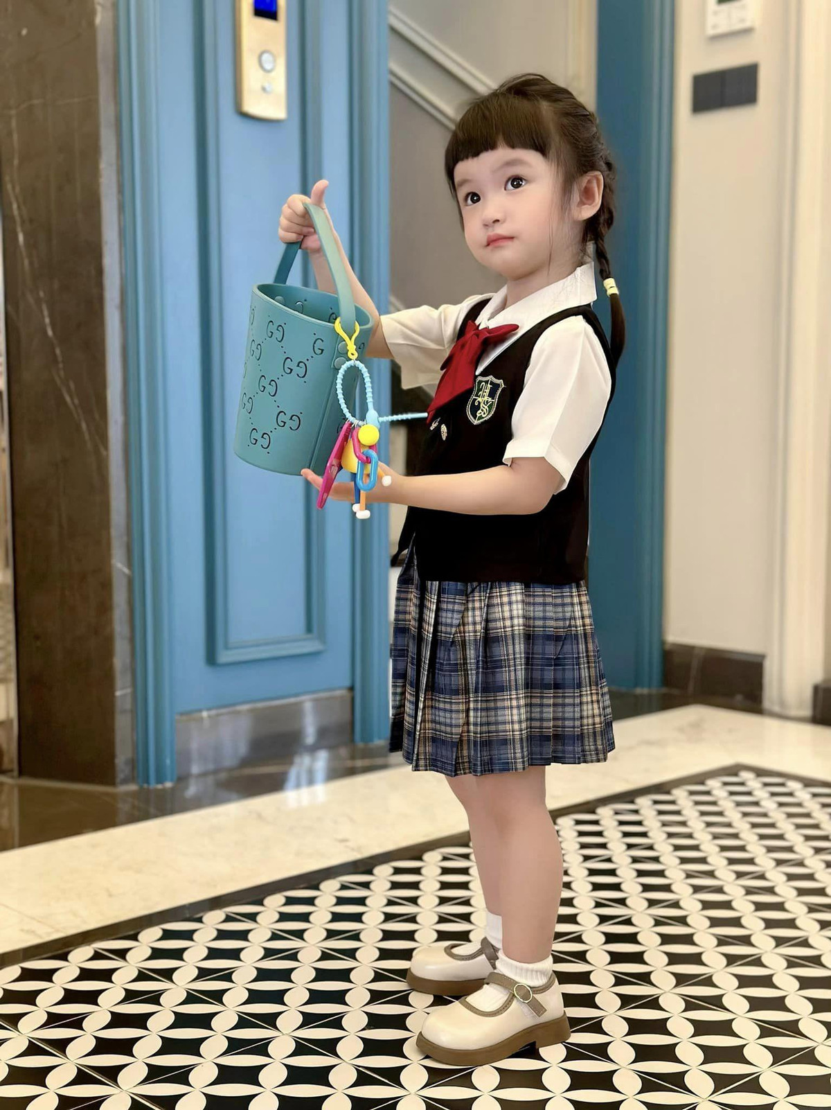 Nữ đại gia từng chia sẻ, từ khi có sự ra đời của Bing Bing, cuộc sống lẫn con đường kinh doanh của gia đình thêm phần phất lên như diều gặp gió.