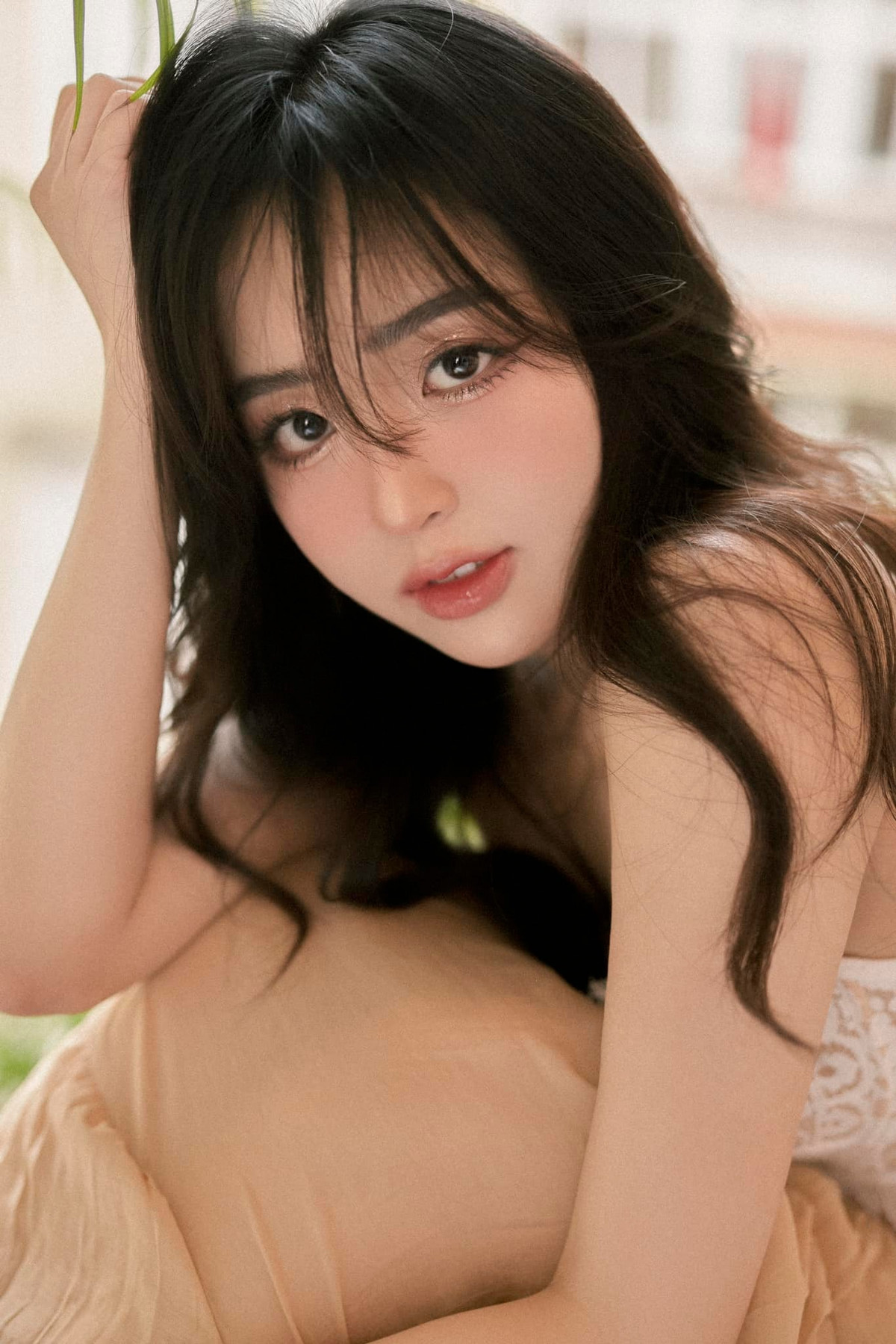 Sở hữu vẻ ngoài nổi bật nên gái xinh từng được báo chí quốc đăng bài, dành nhiều lời khen cho nhan sắc.