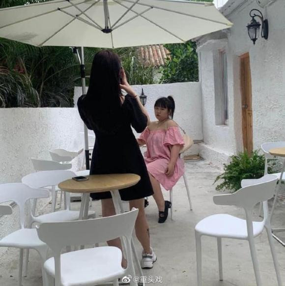 Rất đông các trường hợp hot girl trên mạng chụp ảnh "sống ảo" và lộ ảnh thật khiến người hâm mộ hết hồn vì trông như hai người hoàn toàn khác.