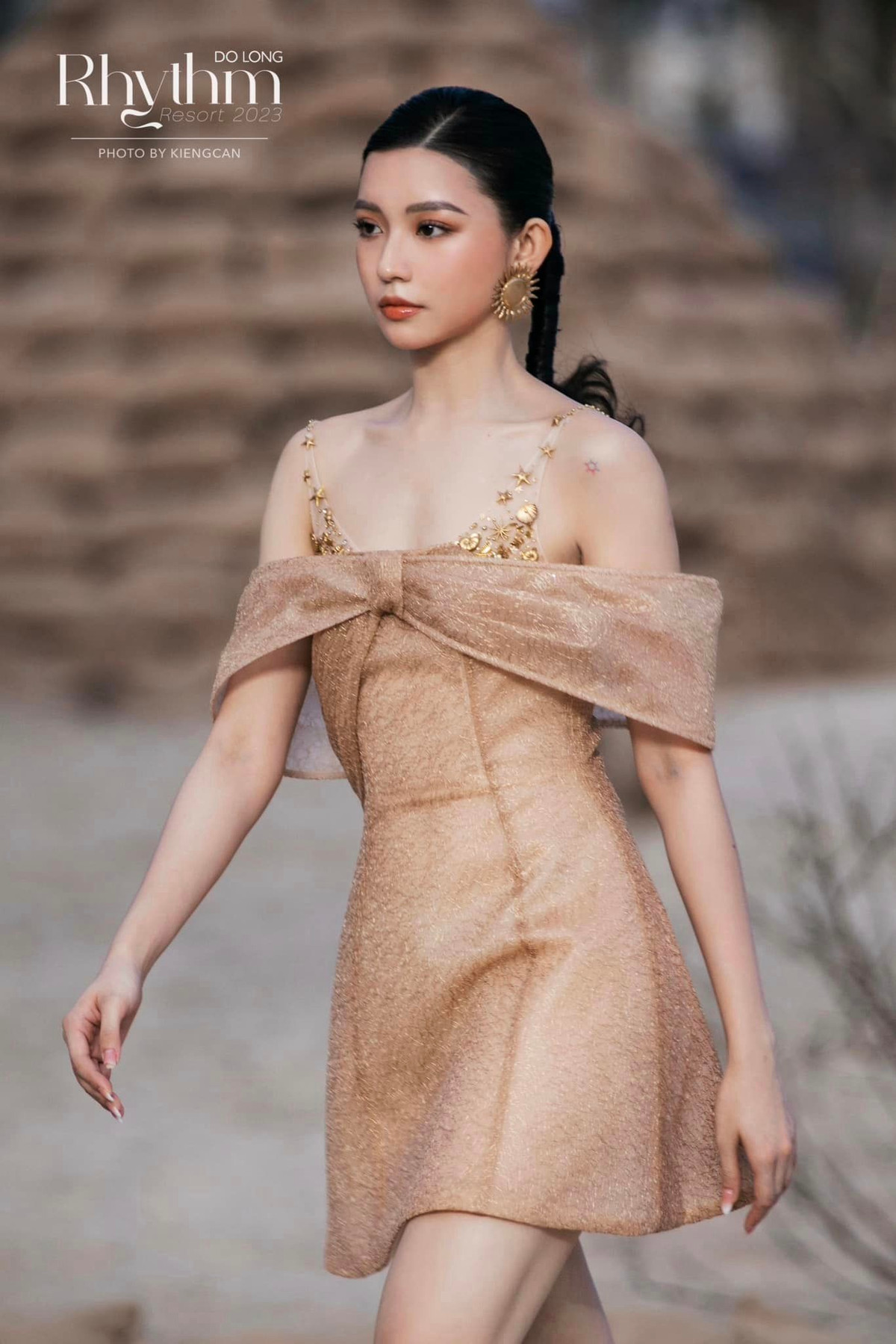 Vốn dĩ gái xinh Sài thành này là một mẫu ảnh có tiếng nên việc cô nàng có thần thái đỉnh cao như vậy là điều dễ hiểu. Ảnh: FBNV