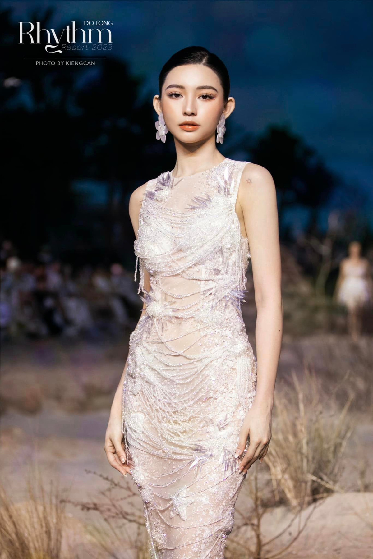 Qua màn trình diễn này, đặc biệt qua ống kính "team qua đường" nhan sắc thật ngoài đời của Bâu đã được minh chứng. Ảnh: FBNV