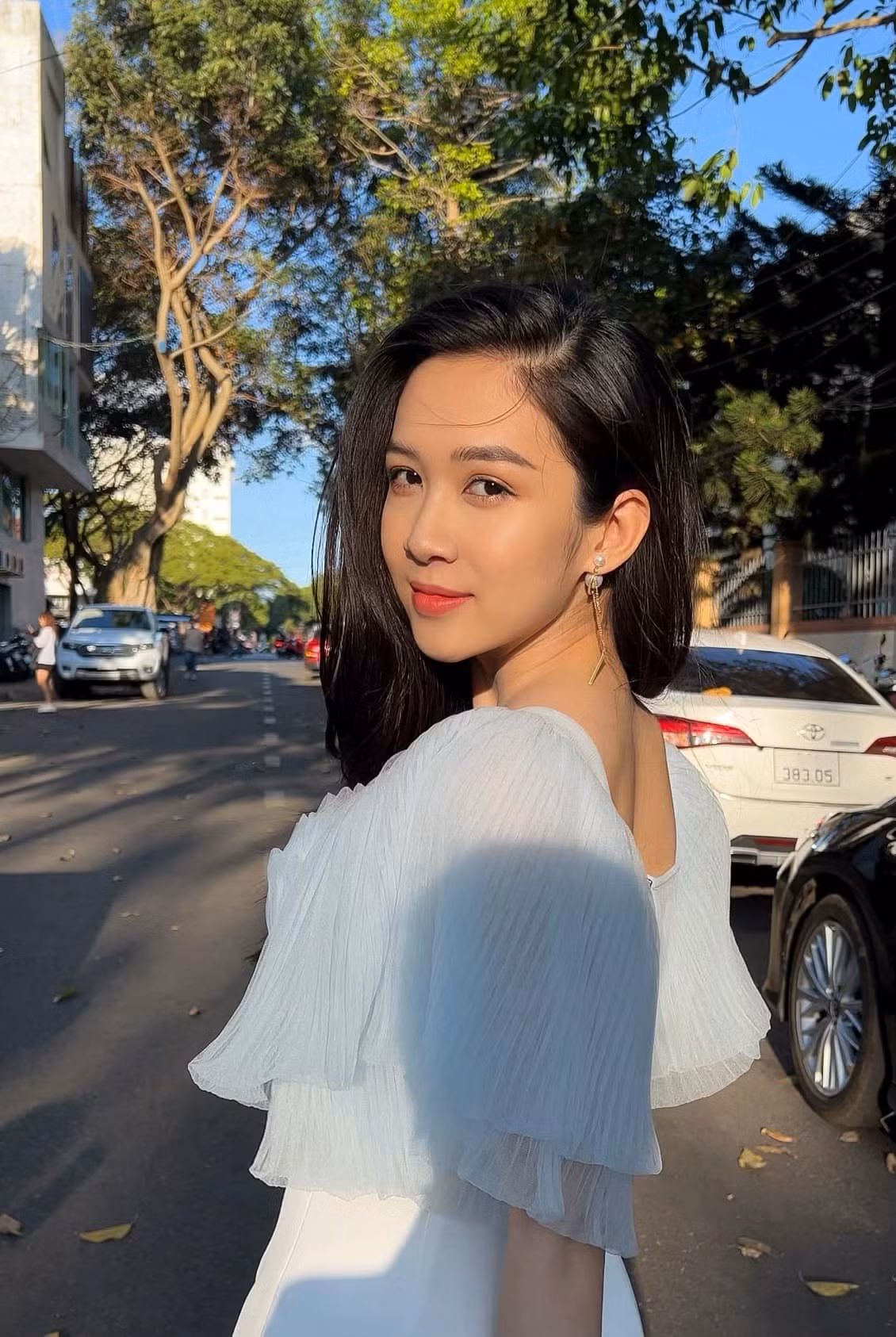 Ngoài vai trò là MC, người đẹp còn lấn sân mảng điện ảnh, cô từng tham gia đóng chính trong phim chiếu rạp mang tên - “Thợ săn”, đạo diễn Lê Nhã Huy.