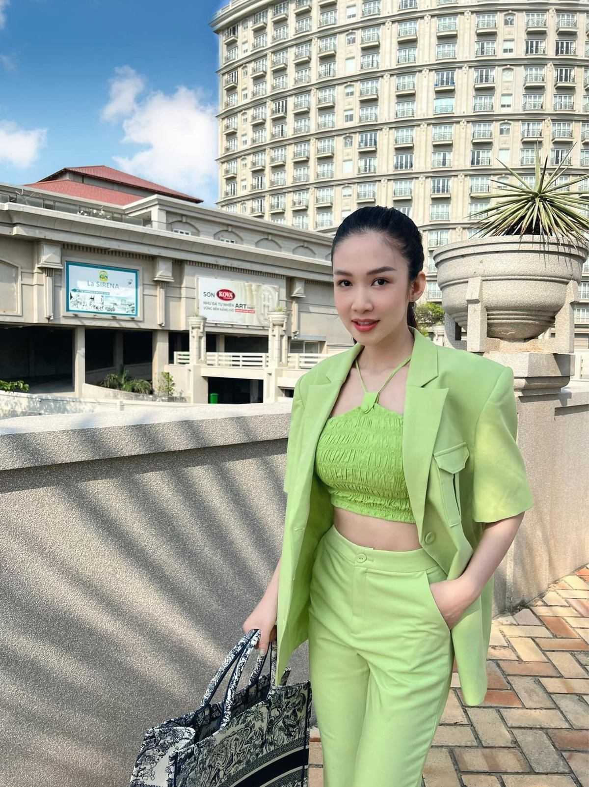 Hiểu được lợi thế của bản thân nên Mỹ Chi thường khoe triệt để vóc dáng qua những bức ảnh đăng tải lên MXH.