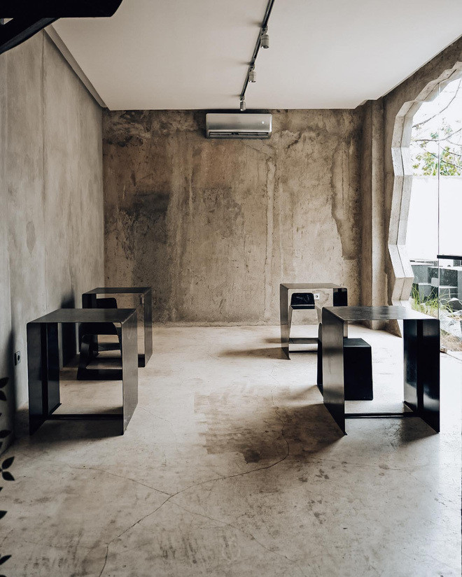 Nhiều người còn đùa rằng quán phù hợp để xây dựng mô hình game nhập vai kinh dị, phong cách Halloween hay những hoạt động tâm linh.