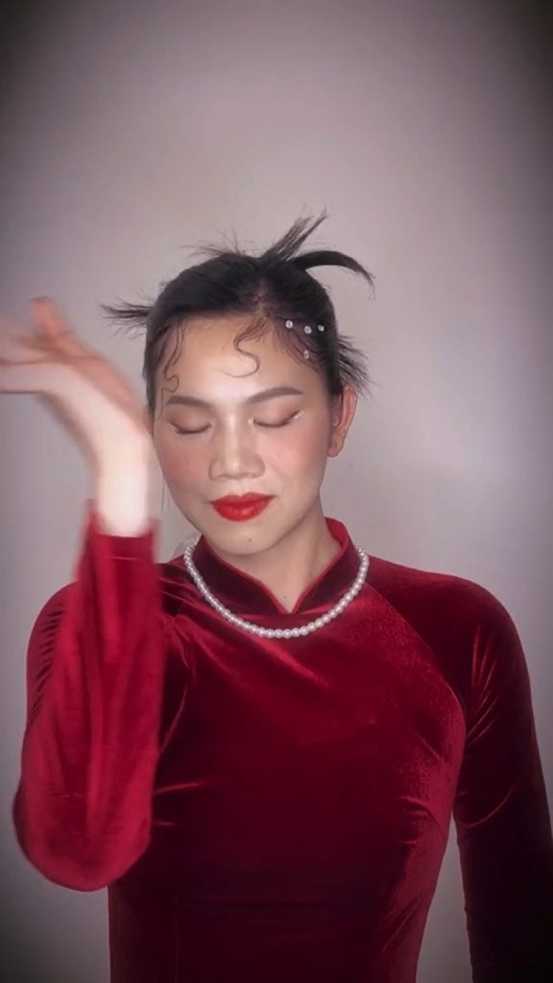 Nữ VĐV bơi lội sở hữu vóc dáng có chút thô kệch như "cậu trai" năm nào giờ đã vô cùng nữ tính.