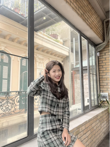 Thanh Nhã sở hữu thân hình nóng bỏng cùng vẻ ngoài dễ mến nhưng không kém phần cá tính.