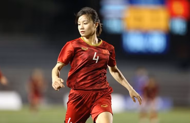 Năm 2022, tờ Siam Sport (Thái Lan) đưa ra danh sách 11 cầu thủ nữ ngoại hình xinh xắn nhất giải vô địch châu Á 2022, trong đó có Hoàng Thị Loan.