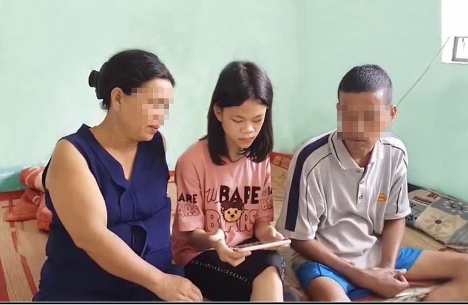 Mẹ là lao động chính trong nhà, vậy nên việc hiện tượng mạng Thanh Nga Bento nhận PR cho các cửa hàng, shop online cũng là một cách phụ giúp mẹ trang trải kinh tế và phần nào giúp gia đình cô bớt khó khăn hơn.