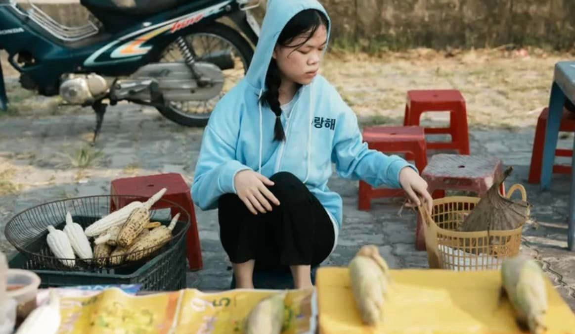 Bán ngô lề đường và gia cảnh ít người biết của Thanh Nga Bento Ban ngo le duong va gia canh it nguoi biet cua Thanh Nga Bento