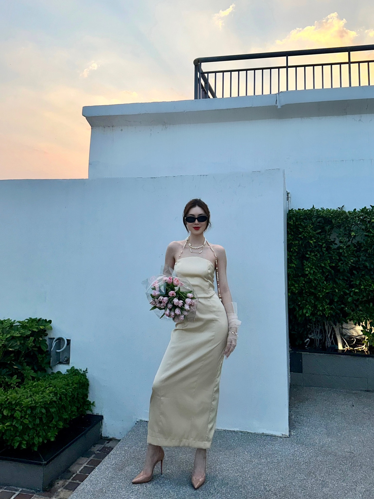 Trong thời gian học tập ở nước ngoài cô đã tập tành làm clip chia sẻ kinh nghiệm về dưỡng da, làm đẹp.