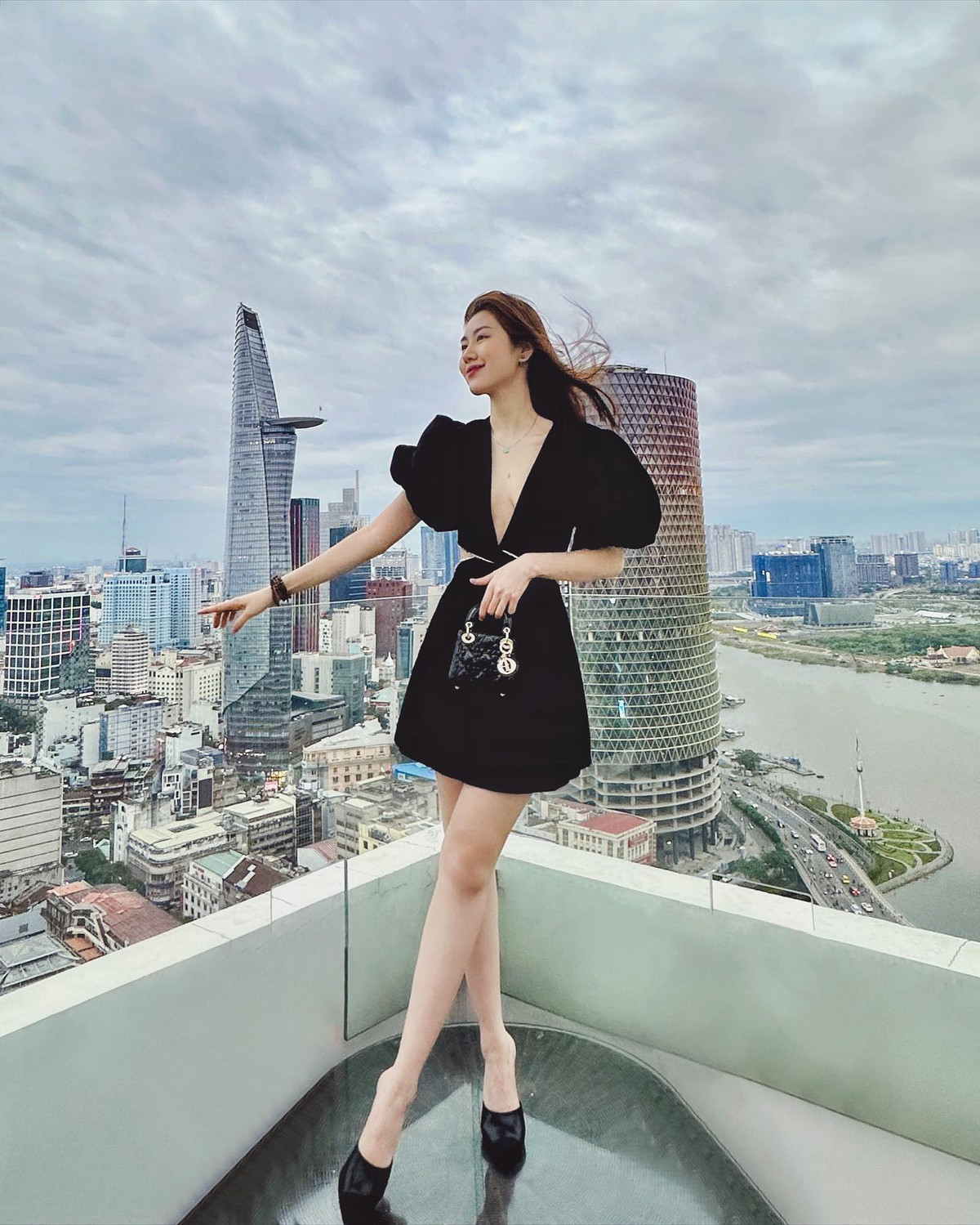 Tên tuổi của Mai Vân Trang ngày càng phủ sóng khi cô đảm nhận vai Tấm trong MV "Anh ơi ở lại" của Chi Pu.