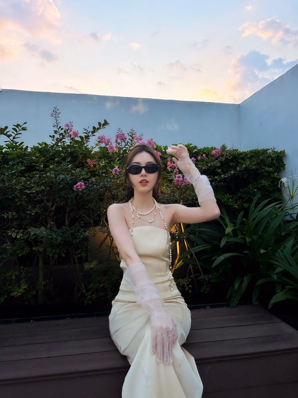 Mai Vân Trang sinh năm 1997, là cựu học sinh THPT chuyên Ngoại ngữ, sau đó trở thành du học sinh ở Phần Lan.