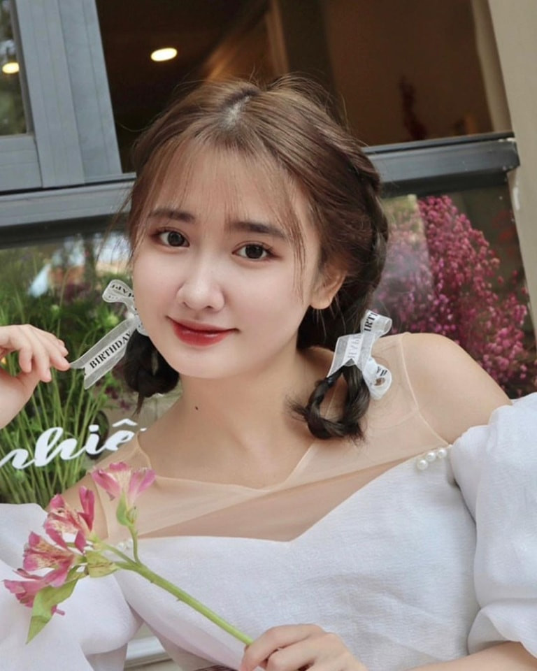 Mỹ nhân quê Đà Nẵng là hot TikToker người Việt hiếm hoi được lên báo Trung.