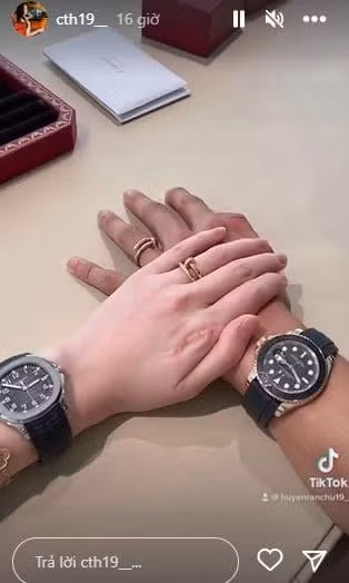 Trước những lời đồn đoán của cư dân mạng, bạn gái cầu thủ Quang Hải trả lời báo Dân trí và cho biết hiện tại chưa muốn công khai, đồng thời cô cũng cảm ơn đến người hâm mộ.