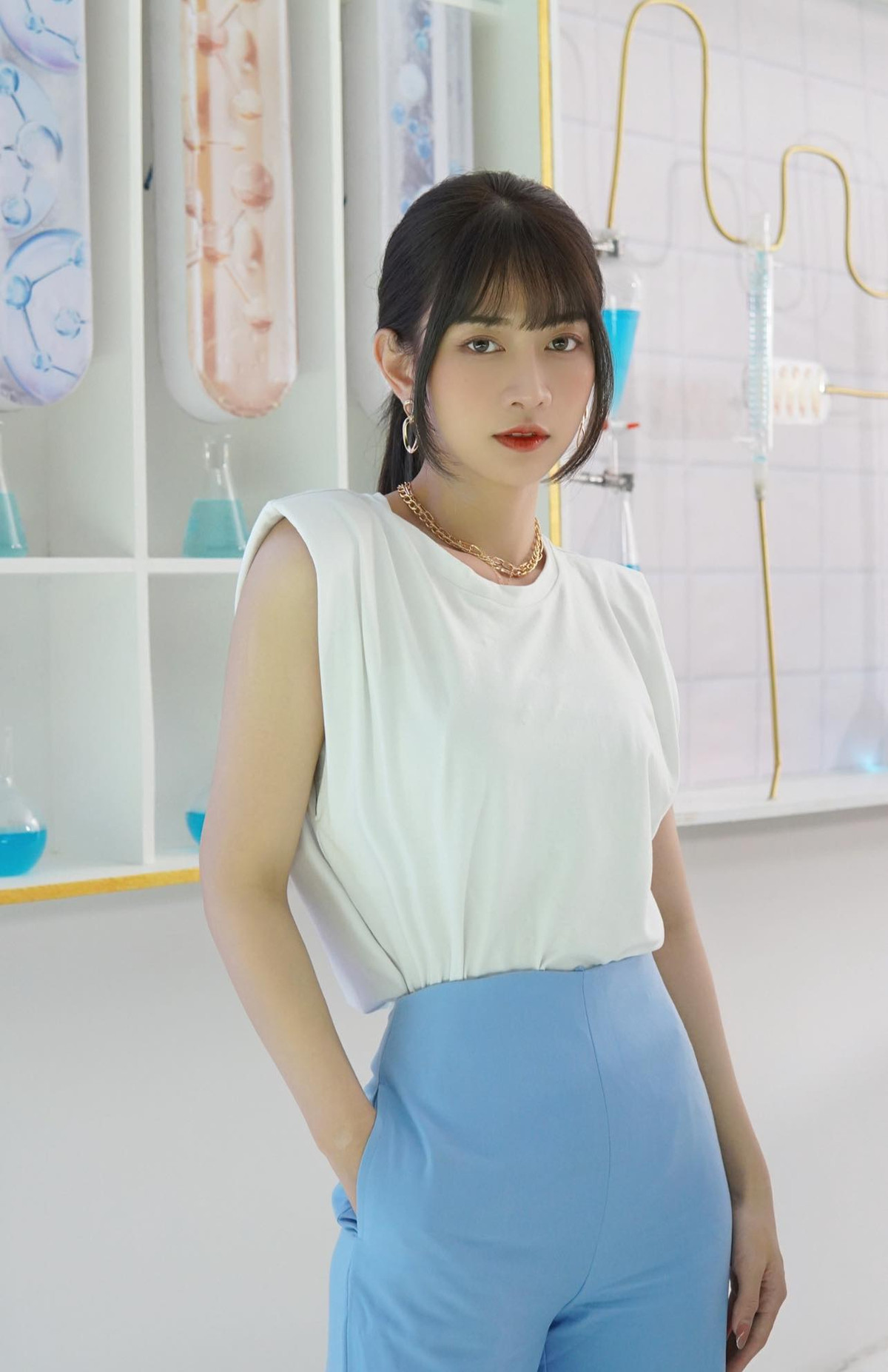 Ngoài ra cô còn đặt ra mục tiêu dài hạn đến năm 40 tuổi là xây nhiều trường học, đường đi học cho các bạn nhỏ vùng cao.