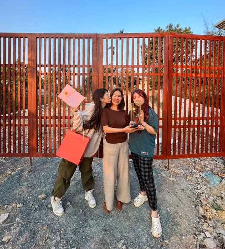 Nhờ không ngừng đổi mới, cô đã nhanh chóng nổi tiếng và trở thành một trong những tên tuổi đình đám mạng xã hội. Từ đó, những cơ hội phát triển sự nghiệp mới đã tiếp tục đến với cô, chẳng hạn như đóng phim, MV, người mẫu ảnh…