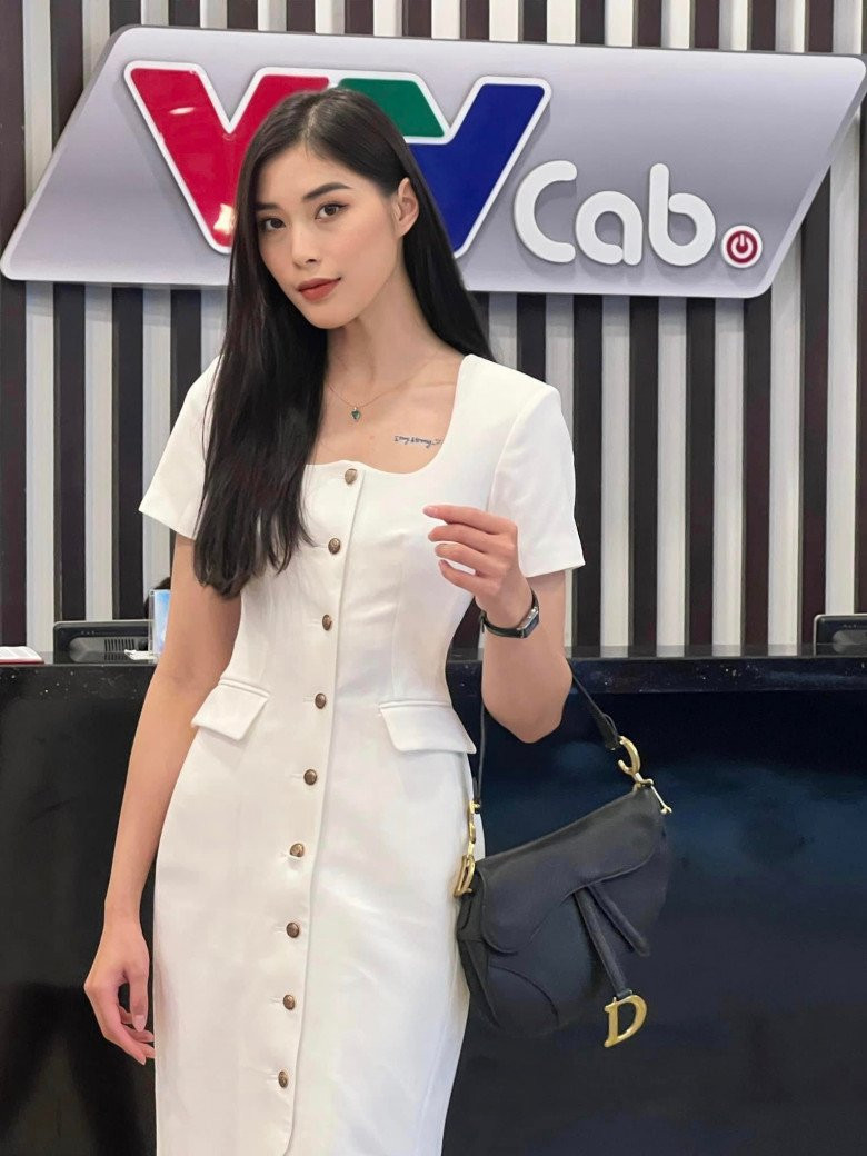 Nhan sắc cô được nhiều người khen ngợi, có lẽ khi xăm mình thì Thu Huyền cũng đã dự định một con đường tương lai rõ ràng.