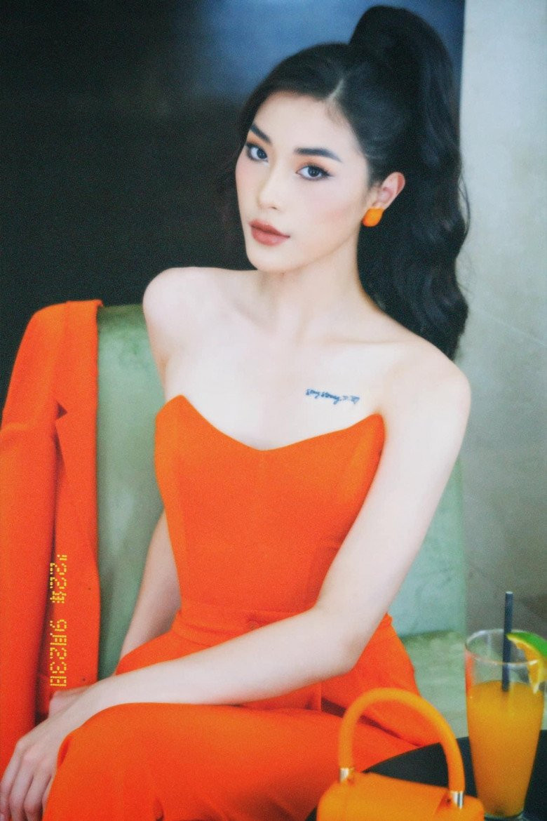 Thu Huyền yêu thích và thường xuyên khoe khéo hình xăm ấn tượng này.