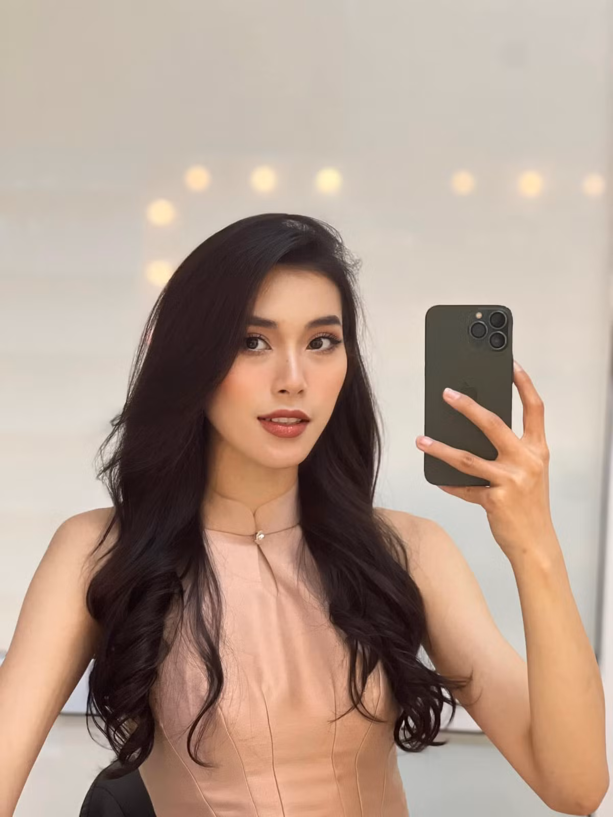 Chiều cao và gương mặt sáng là điểm thu hút nhất của cô nàng này.