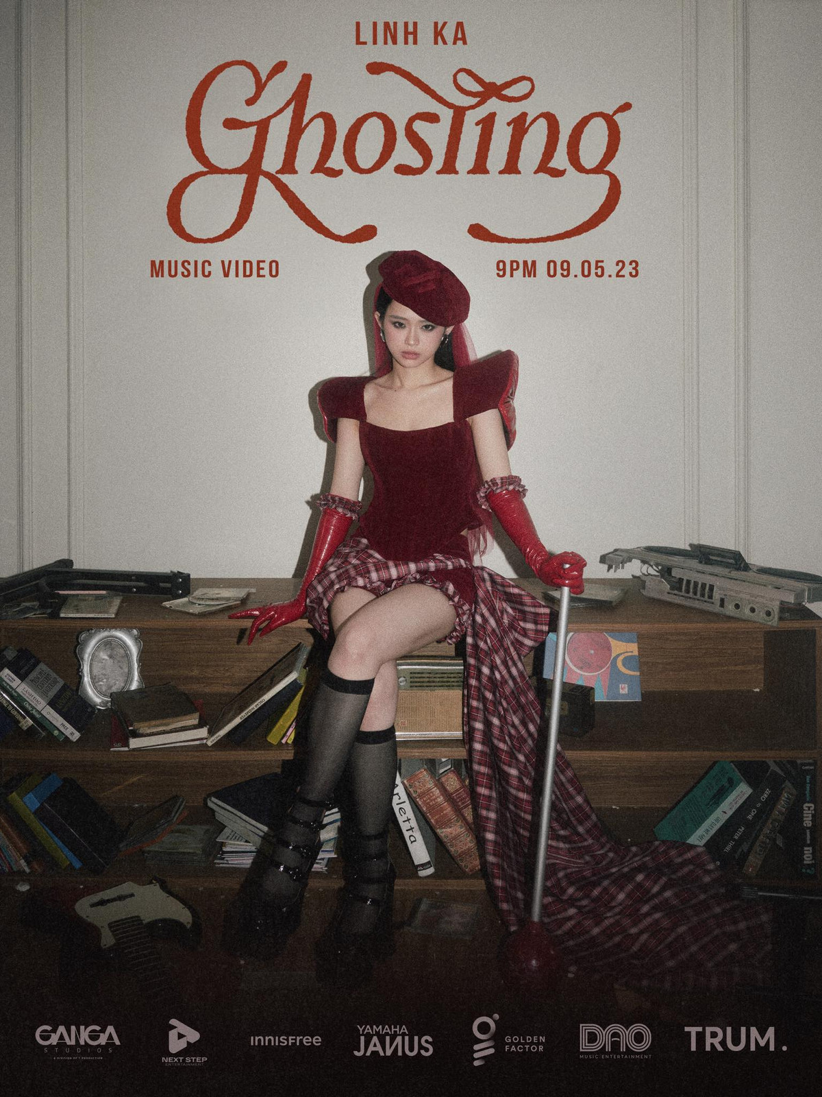 Sau hơn 3 năm dồn thời gian học thanh nhạc và 1 số kỹ năng, "hot girl thị phi" một thời chính thức debut vai trò ca sĩ.