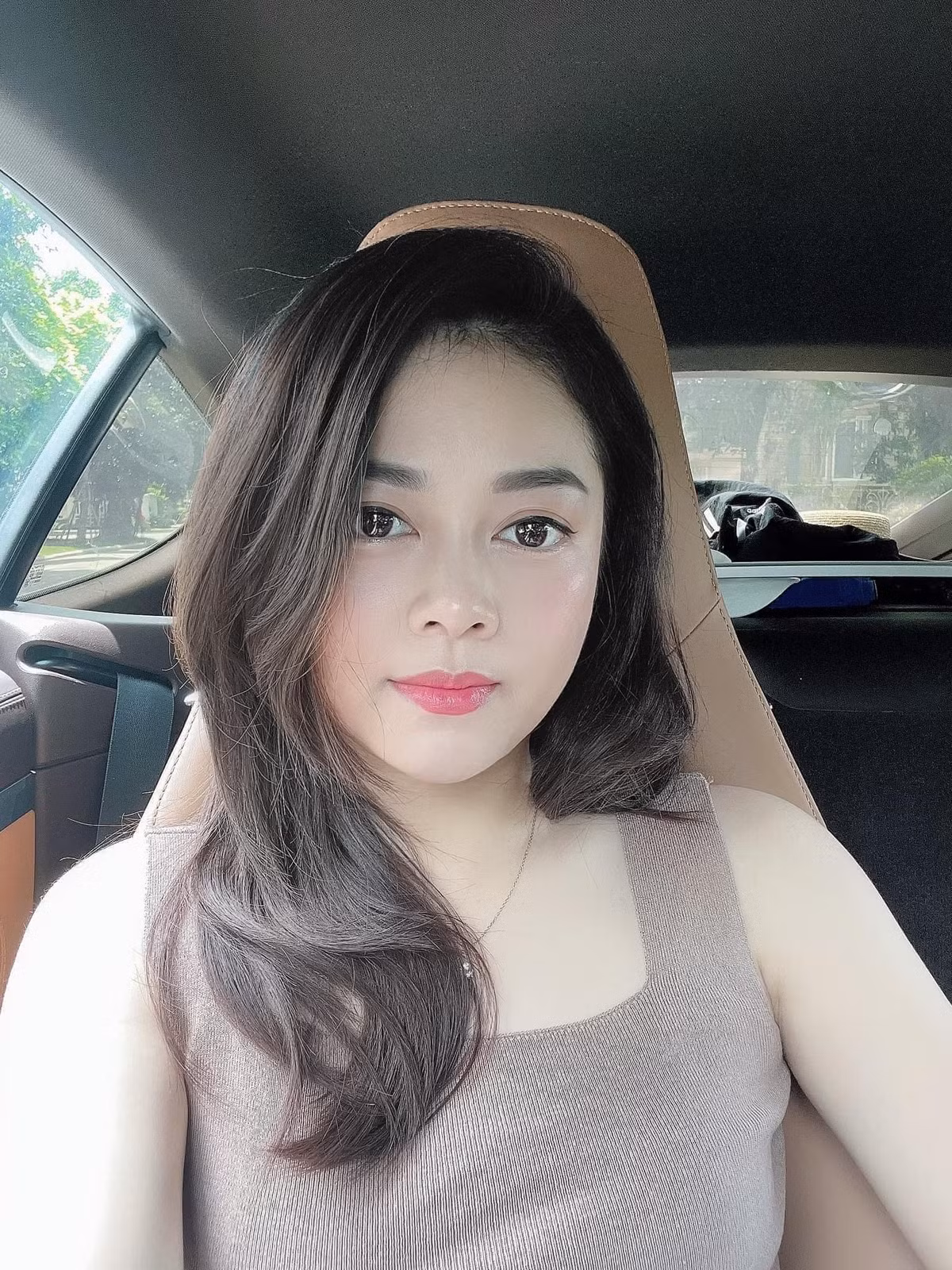 Dù không hoạt động nghệ thuật nhưng Hằng "Túi" vẫn luôn nhận được sự quan tâm.