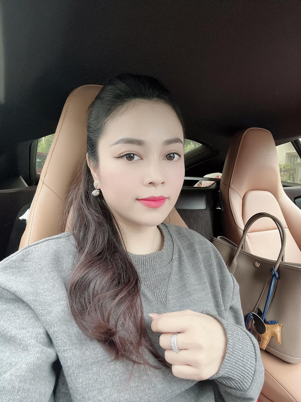 Bên cạnh vị trí "bà trùm" kinh doanh online, Hằng Túi còn được biết đến như một đại gia bất động sản có tiếng.