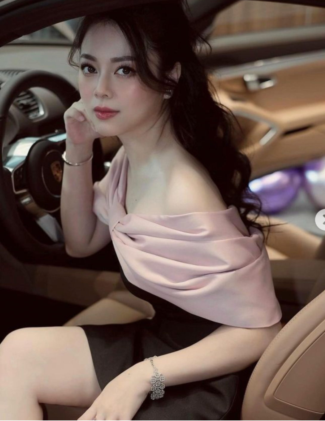 Cuộc sống hôn nhân của cặp "trai tài gái sắc" Hằng Túi và Tiến Dũng khiến bao người ghen tị. Ảnh: FBNV