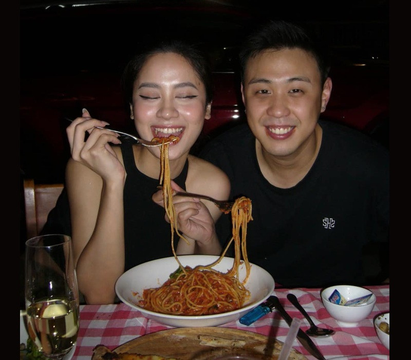 Nàng hot girl còn gây chú ý hơn khi có mối tình đậm sâu với blogger Huyme.