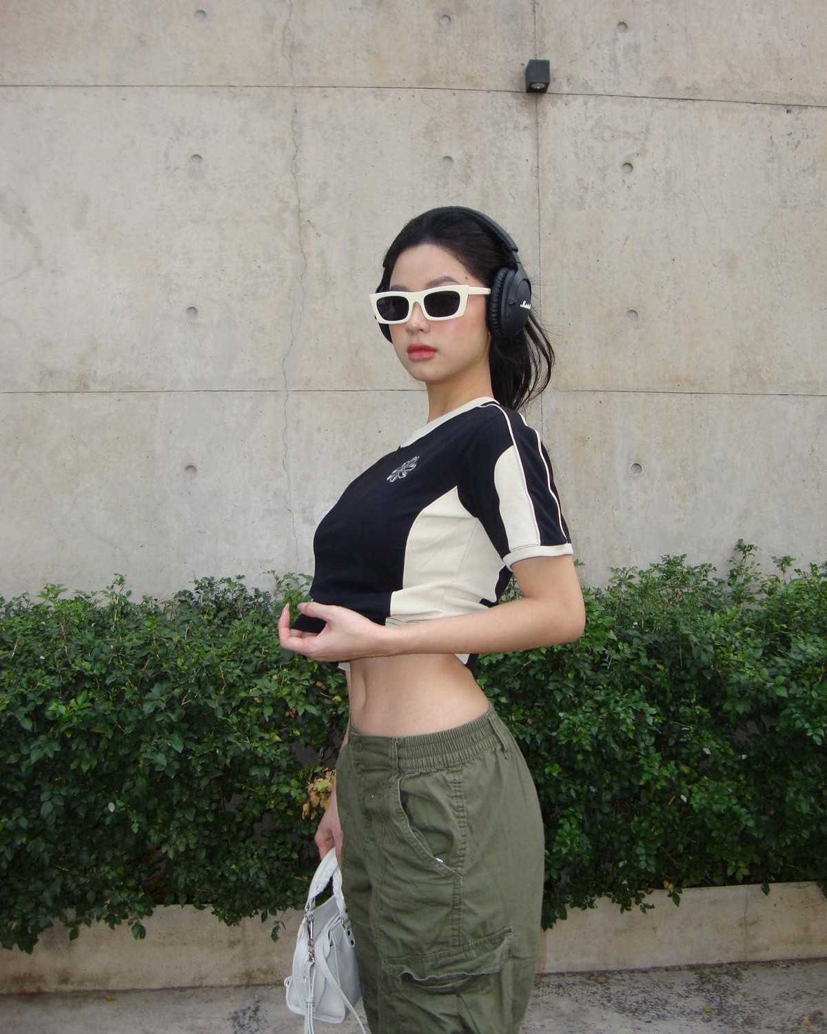 Vóc dáng của Hàn Hằng có độ hoàn hảo tới mức đã từng có khoảng thời gian cô bị mang tiếng là "độ" vòng 1.