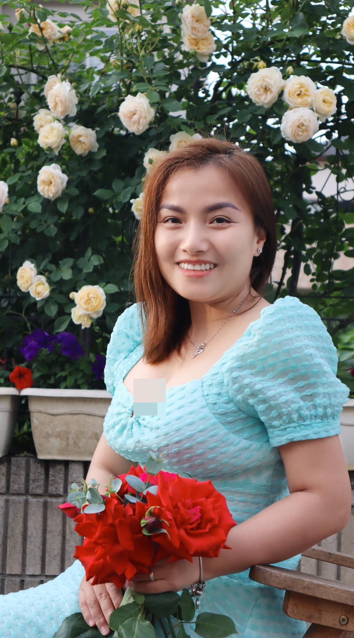 Một số người lại cho rằng Quỳnh Trần đang dần làm mất đi sự giản dị, mộc mạc trước đây.