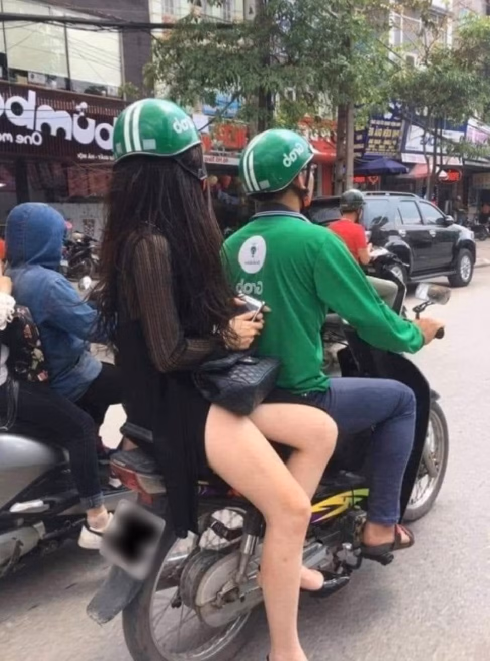 Hình ảnh phản cảm như thế này không phải hiếm gặp mà được chia sẻ nhiều trên mạng xã hội.