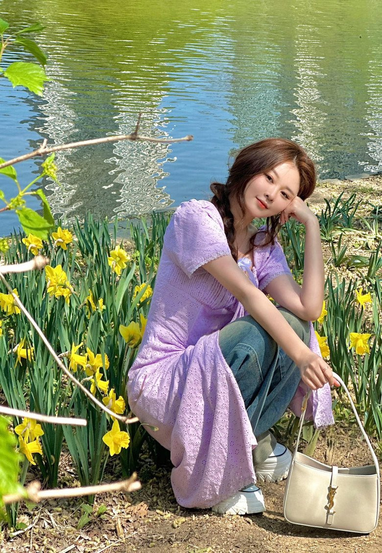 Đặc biệt nữ thành viên FAPTV còn "đốn tim" khán giả bởi nhan sắc xinh lung linh cùng body đẹp không tì vết.