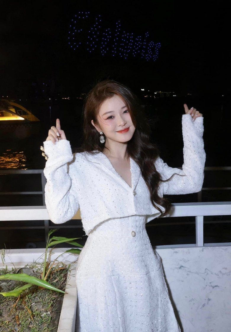 Sở hữu nhan sắc đáng yêu với gương mặt bầu bĩnh và đôi mắt to tròn, gái xinh Ribi Sachi thường đảm nhận vai diễn hot girl trung học trong các series hài của FAPTV…