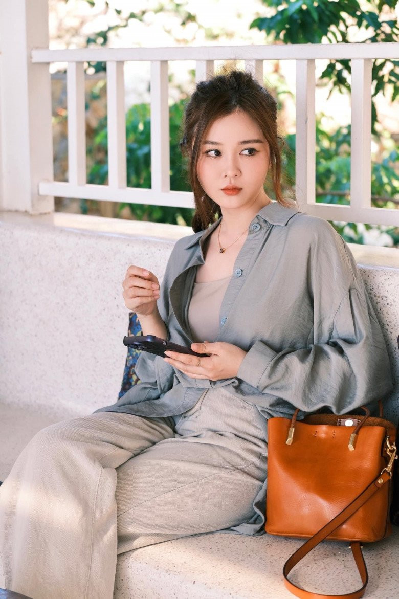 Vóc dáng mi nhon và nhỏ nhắn như hot girl cấp 3 của cô nàng nhiều lần "gây bão" cõi mạng. Ảnh: FBNV