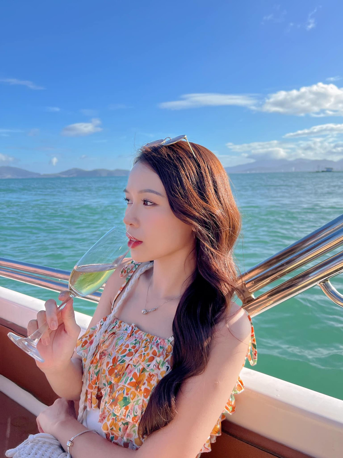 Cách đây vài năm, Sam từng tiết lộ với truyền thông rằng năm 27 tuổi, cô đã có trong tay 50 tỷ đồng.