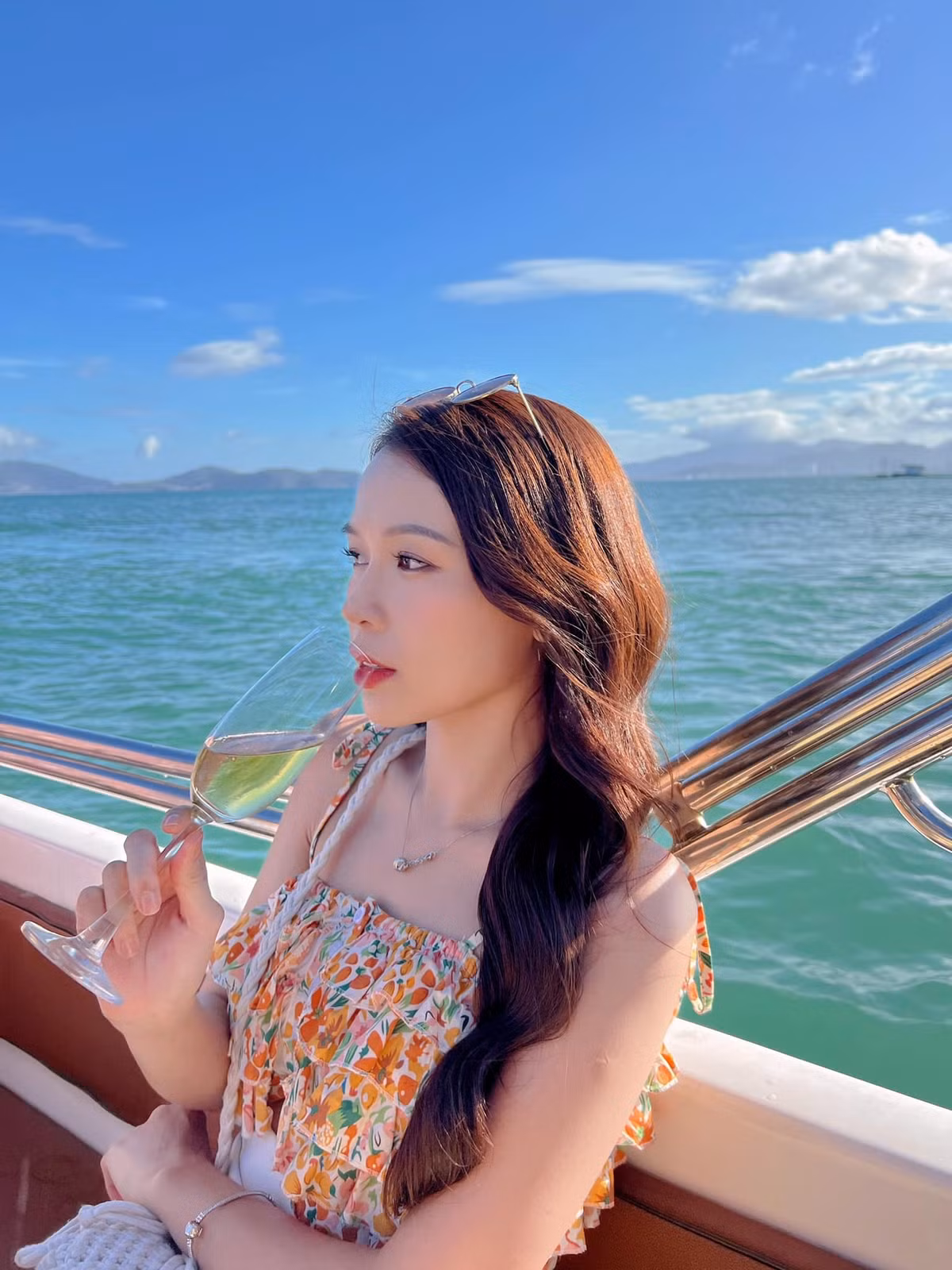 Cách đây vài năm, Sam từng tiết lộ với truyền thông rằng năm 27 tuổi, cô đã có trong tay 50 tỷ đồng.