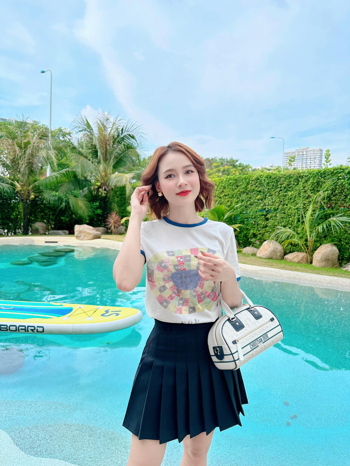 Dù sắp về chung một nhà song đến nay cô quyết giữ kín danh tính lẫn dung mạo chồng sắp cưới.