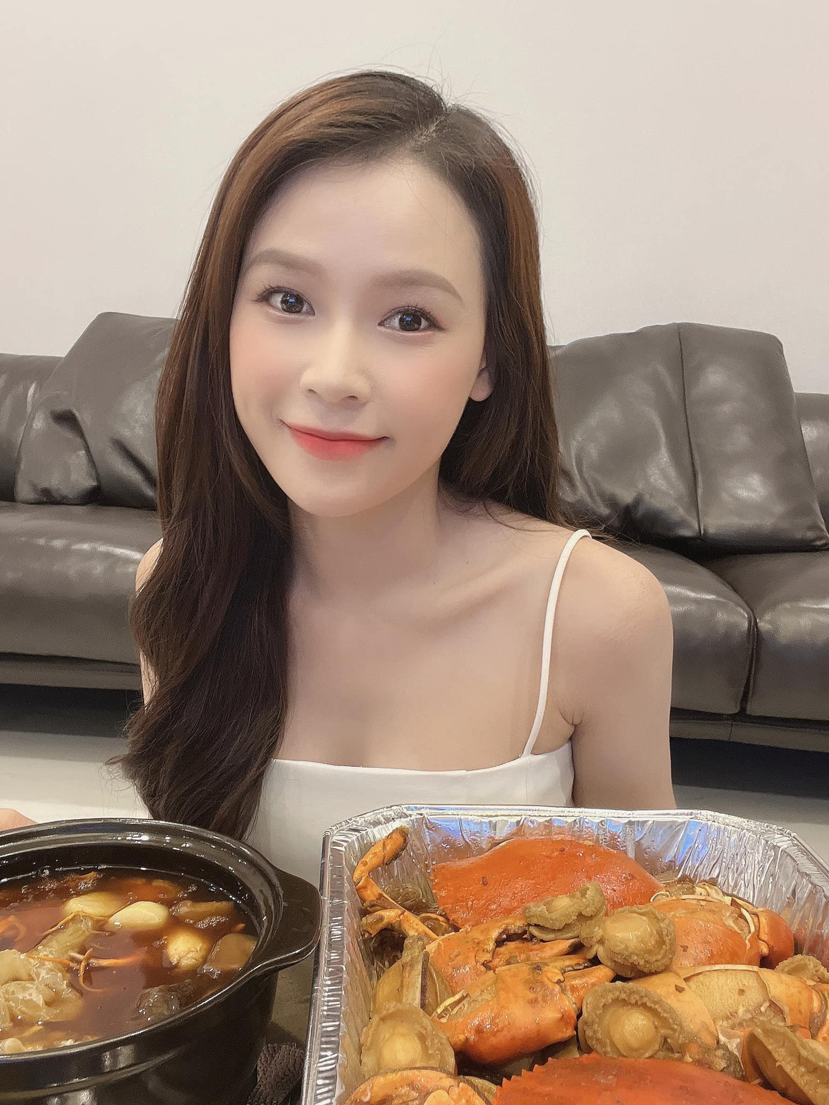 10 năm gia nhập làng giải trí, nhờ sở hữu ngoại hình xinh xắn cùng phong thái nhẹ nhàng, hot girl Sam không ngừng thể hiện bản thân ở nhiều lĩnh vực và sở hữu khối tài sản khủng ở tuổi 33.