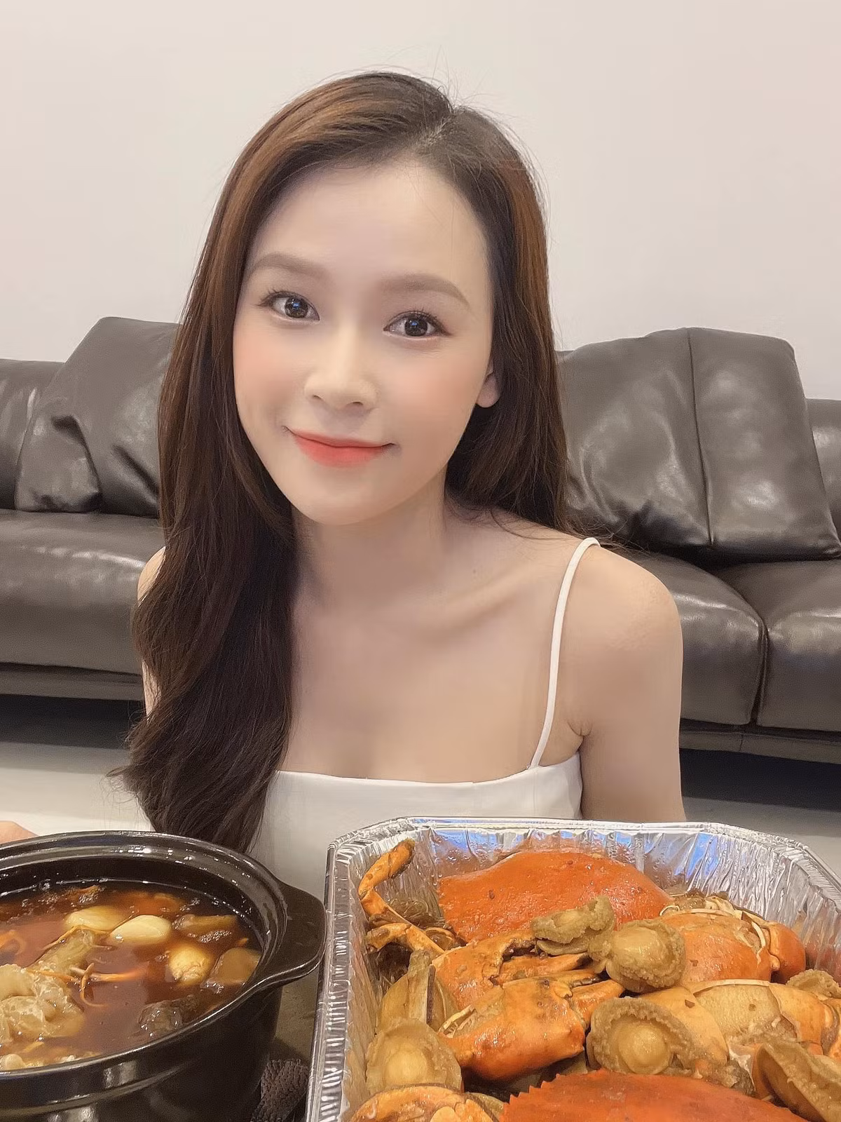 10 năm gia nhập làng giải trí, nhờ sở hữu ngoại hình xinh xắn cùng phong thái nhẹ nhàng, hot girl Sam không ngừng thể hiện bản thân ở nhiều lĩnh vực và sở hữu khối tài sản khủng ở tuổi 33.