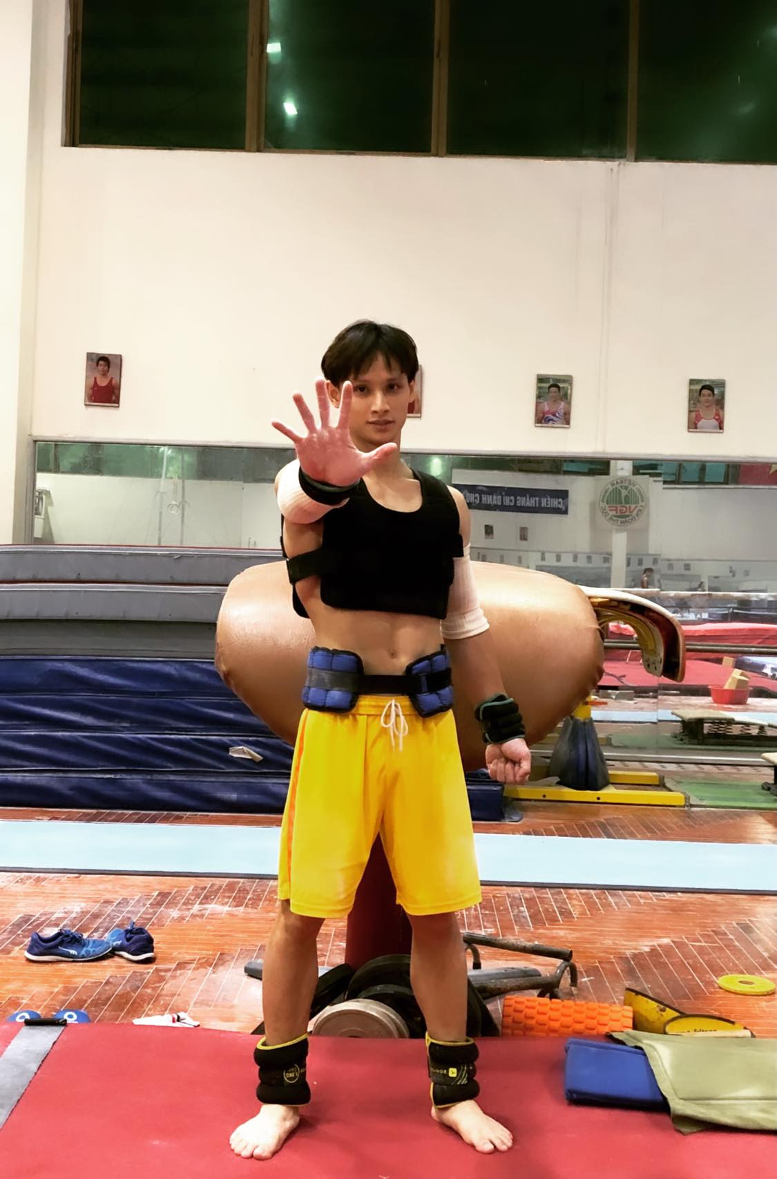 Nhờ luyện tập thể thao khi còn nhỏ, Phương Thành hiện sỡ hữu thân hình cơ bắp, bụng 6 múi được ví như tượng tạc. Ảnh: FBNV