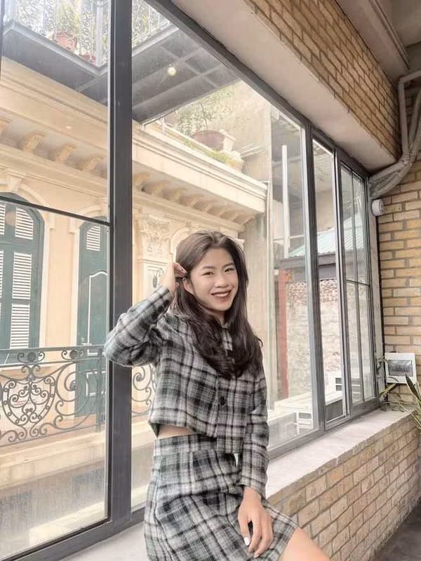 Thanh Nhã sở hữu thể lực tốt với những pha bức tốc ở cánh phải, nhiều lần khiến các cầu thủ đội bạn không thể theo kịp.