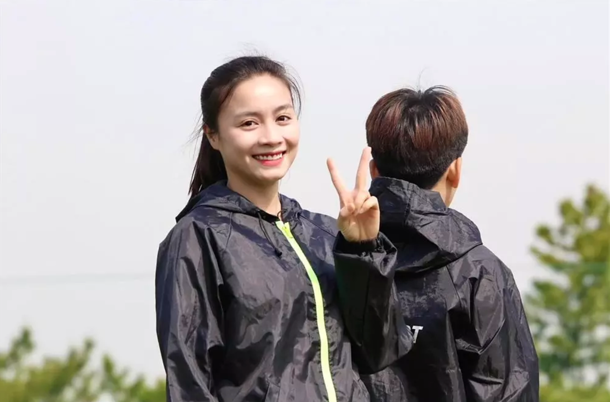 Hoàng Thị Loan là cái tên chất lượng ở hàng thủ đội tuyển bóng đá nữ Việt Nam. Cô gái sinh năm 1995 đang thi đấu ở vị trí hậu vệ cho câu lạc bộ Hà Nội và đội tuyển nữ quốc gia Việt Nam.