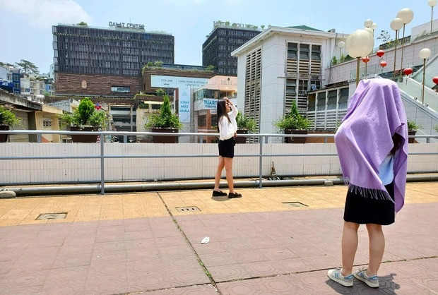 Việc này khiến khung cảnh trên cầu hướng về view Đà Lạt Center không còn như trước, khiến du khách khó check-in hơn với góc ảnh tạo nên thương hiệu của khu vực này.