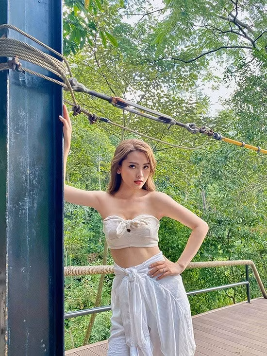 Mù Tạt từng khiến người hâm mộ choáng váng khi tiết lộ được mời đi ăn tối với giá 18.000 USD (gần 420 triệu đồng).