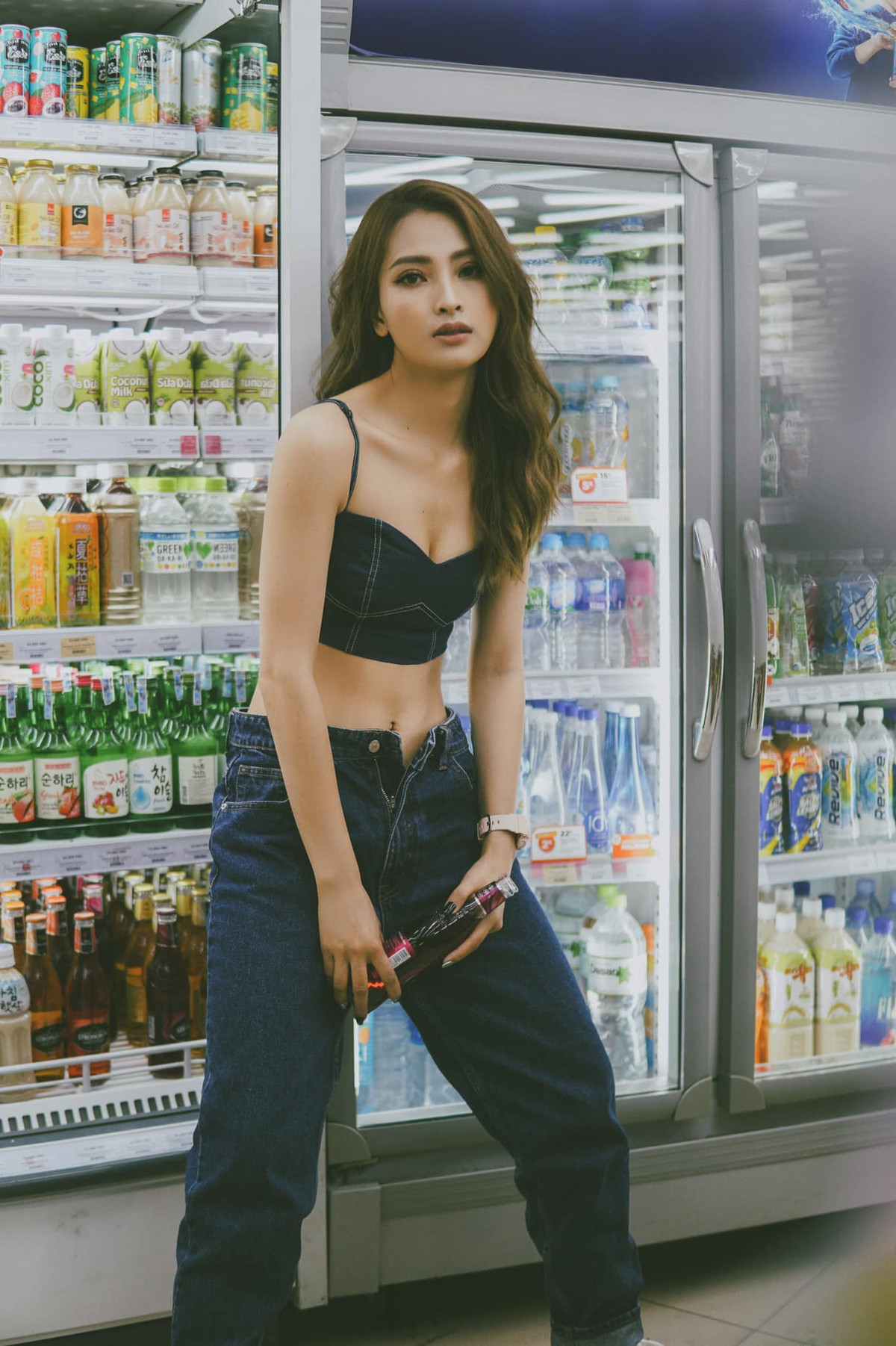 Tuy nhiên bữa tiệc không chỉ dừng lại ở một bữa tiệc mà còn có nhiều vấn đề xoay quanh đó.