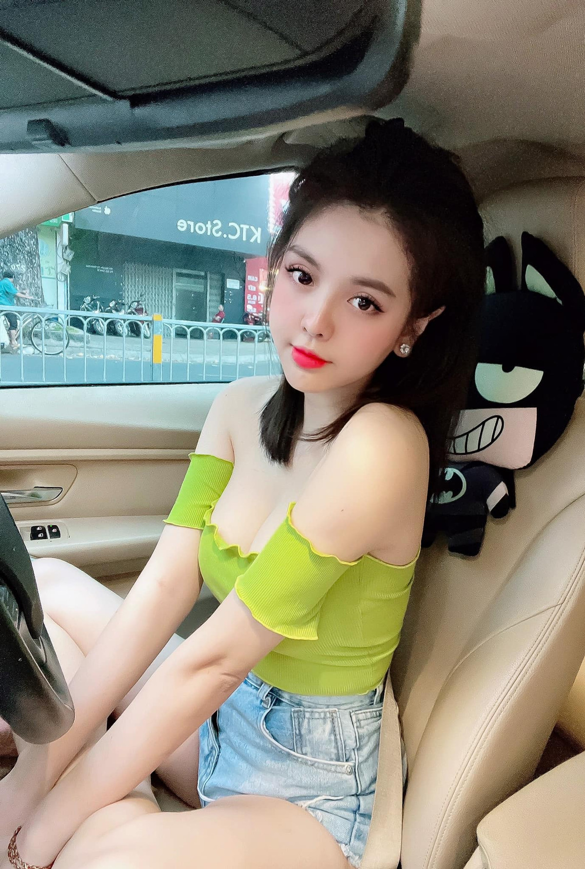 Sau khi ly hôn, cuộc sống của bà mẹ đơn thân sang trang mới. Có thời gian chăm chút cho bản thân nên nhan sắc bà mẹ Hà thành ngày càng mặn mà. Ảnh: FBNV